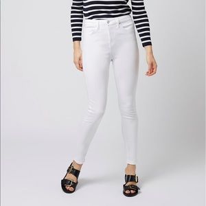 White skinny jeans